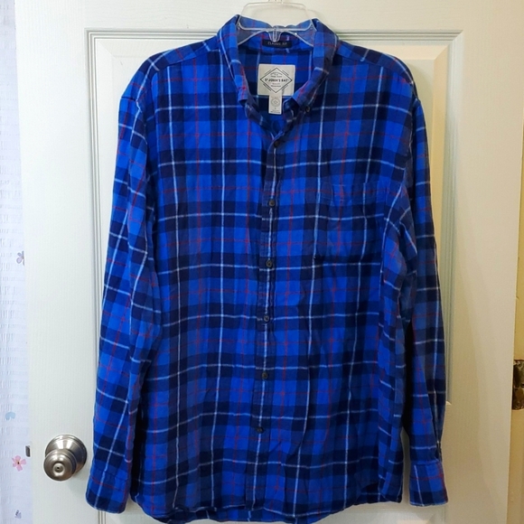 St. John's Bay Men's Flannel button down shirt - Picture 1 of 3